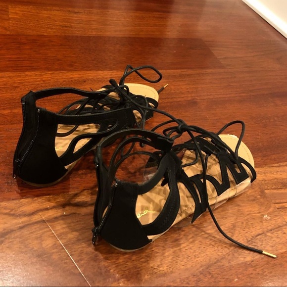 Strappy Lace Up Flat Sandals - Picture 3 of 3